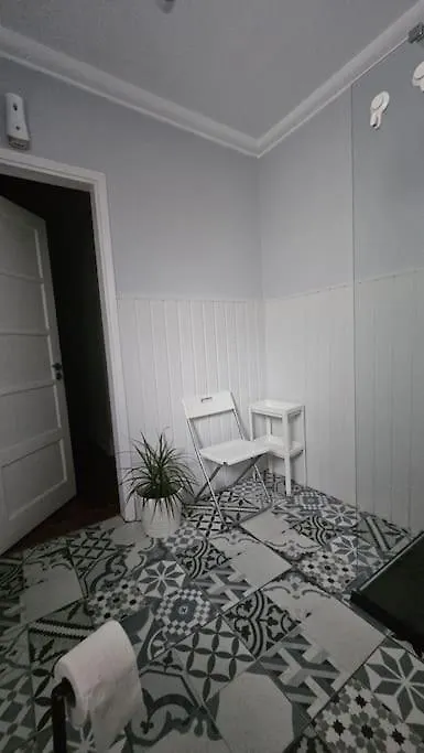 Only Room 3 People Center Of Lisbon Homestay