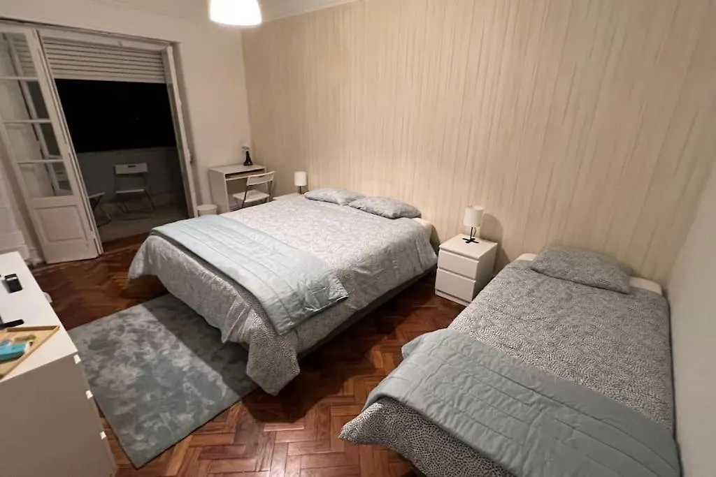 Only Room 3 People Center Of Lisbon 0*,